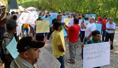 STAS agricultural workers protesting Fyffes abandoning negotiations for a fair contract